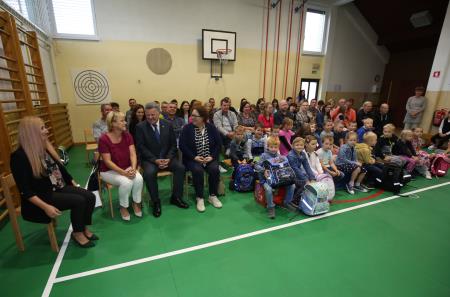 PRVOŠOLČKI BEGUNJE 02 FOTO LJUBO VUKELIČ